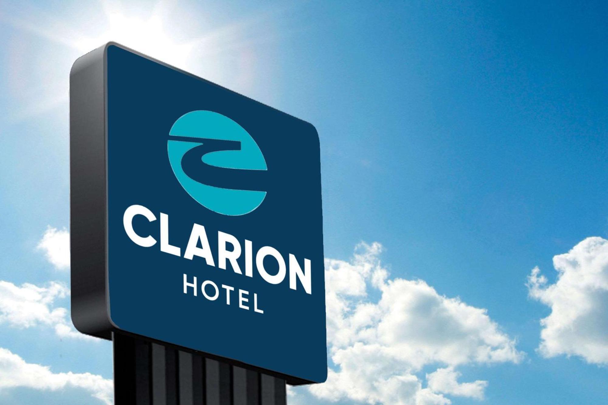 Clarion Inn & Suites Near The Leconte Center Pigeon Forge Exterior foto